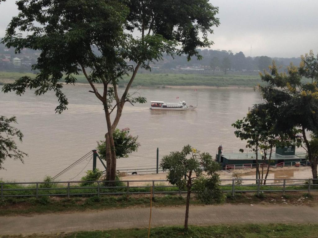 Day Waterfront Hotel Chiang Khong Exterior foto